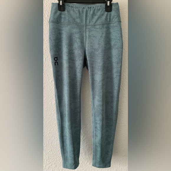 On Running Women’s 7/8 Cropped Leggings in Green Size Small - Picture 1 of 6